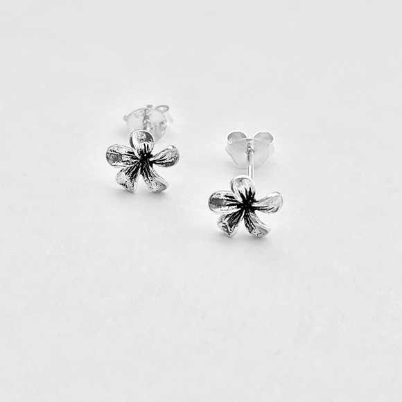 Sterling Silver Plumeria Stud Earrings, Flower Earring, Hawaii Lei Jewelry - Picture 5 of 7